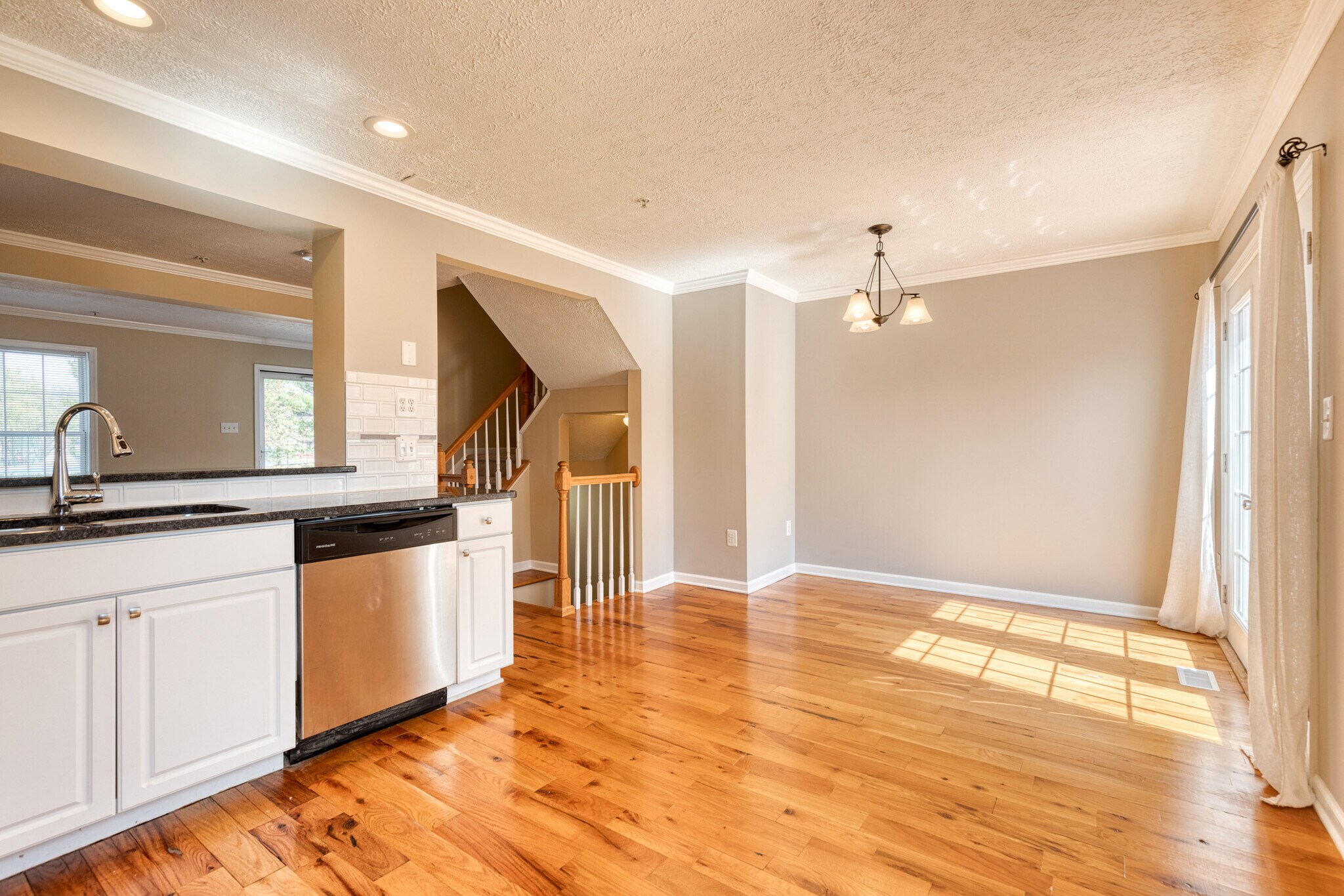Building Photo - 490 Crestridge Way