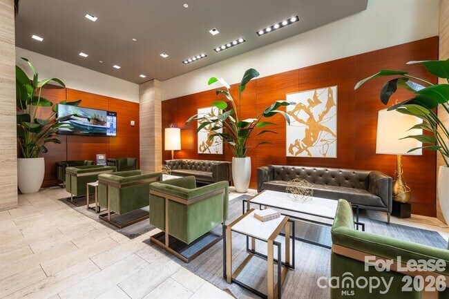 Building Photo - 215 N Pine St