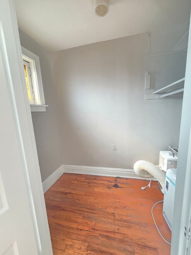 Building Photo - 4617 S Broadway St