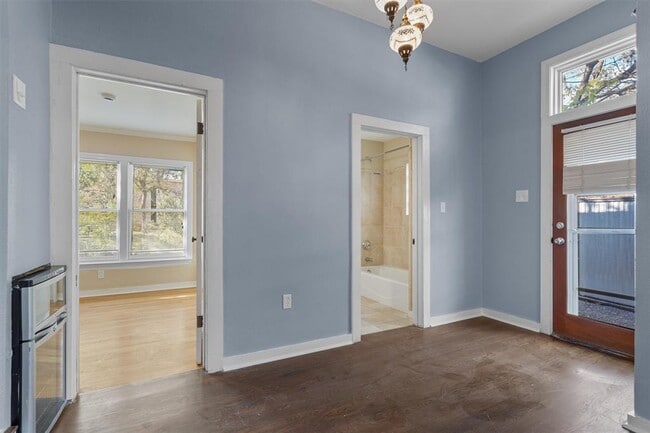 Building Photo - 400 E Monroe St