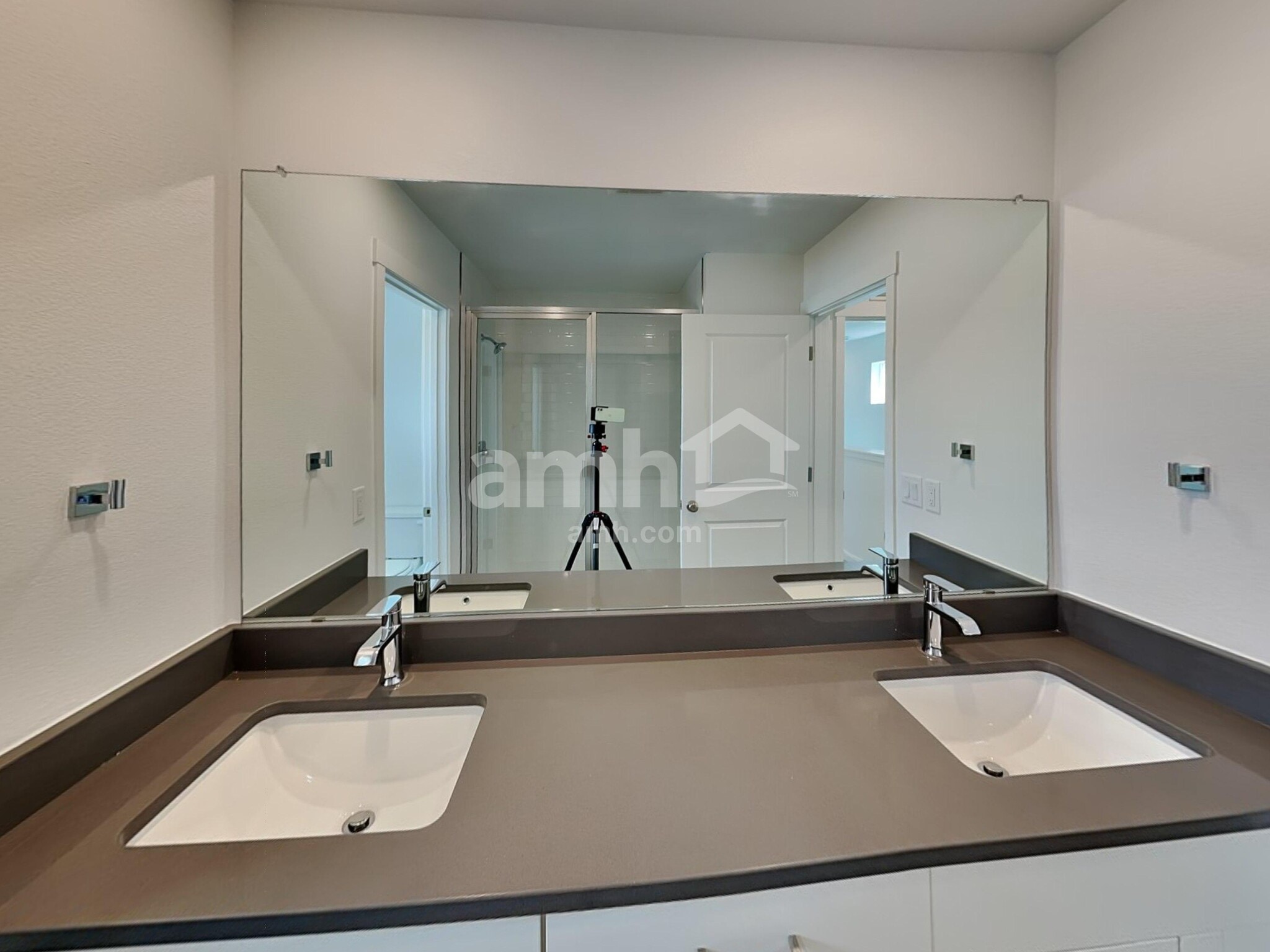 Building Photo - 23578 E 5th Ave