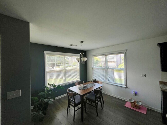 Building Photo - 2860 Bismuth Dr S
