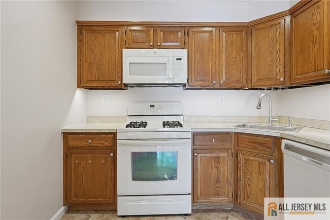 Building Photo - 37 Kingston Run