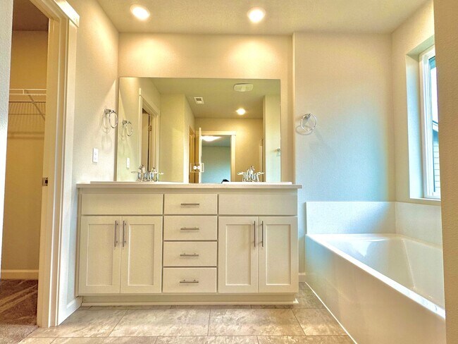 Building Photo - 6157 Savannah St SE