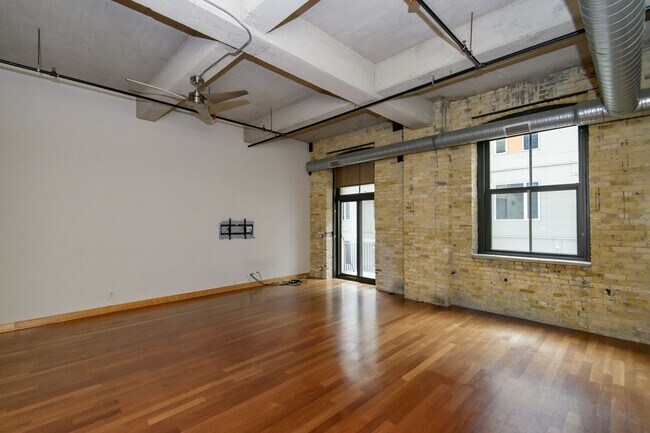 Building Photo - Luxury Milwaukee Condo for Rent