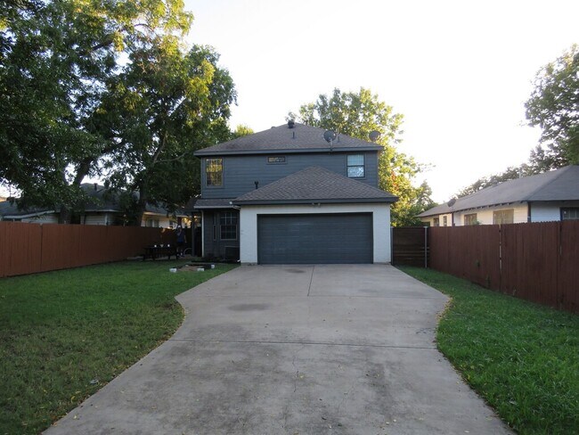 Building Photo - 700 Martinique Ave