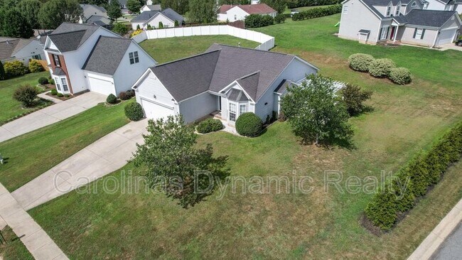 Building Photo - 120 Lantana Dr