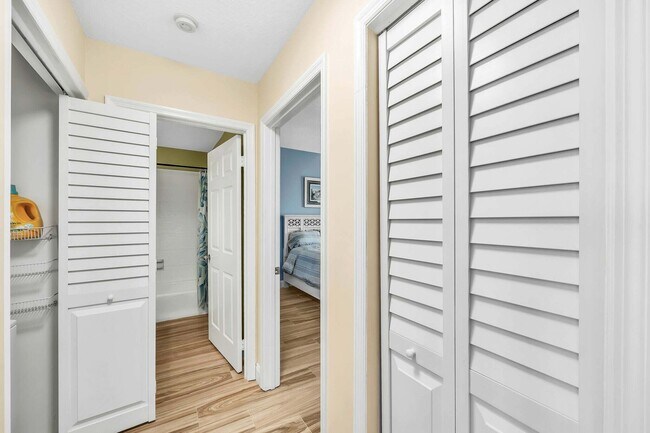 Building Photo - 827 Oak Harbour Dr