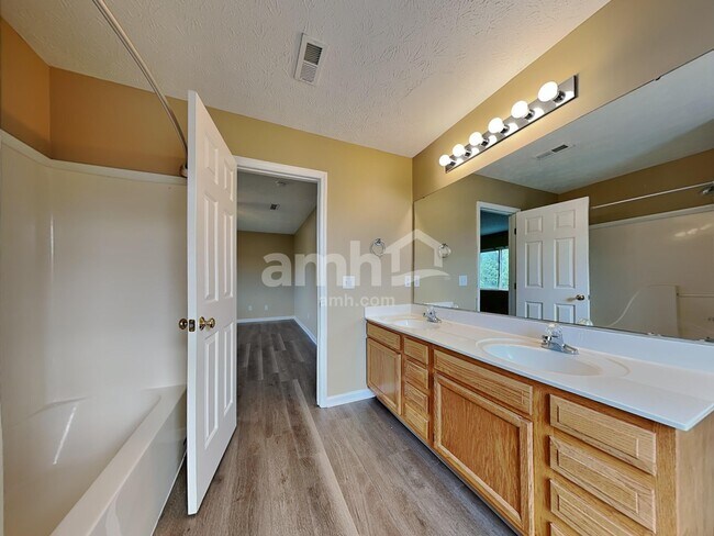 Building Photo - 9865 Whispering Pine Dr