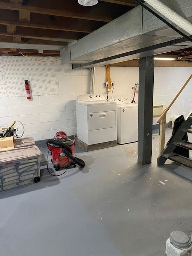 Building Photo - 3 Bedrooms, 1 Bathroom Single Family Home in Brainerd, MN w/garage