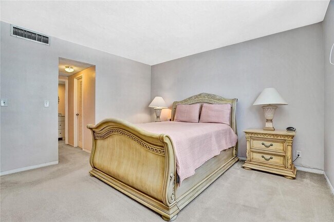 Building Photo - 4250 Galt Ocean Dr