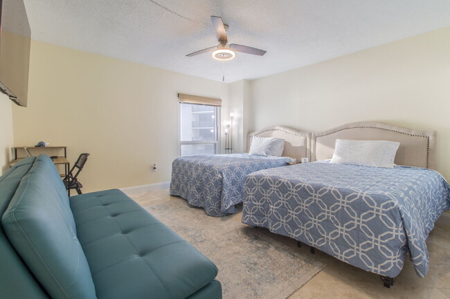 Building Photo - Ocean Front 2/2 at Clearwater Beach!