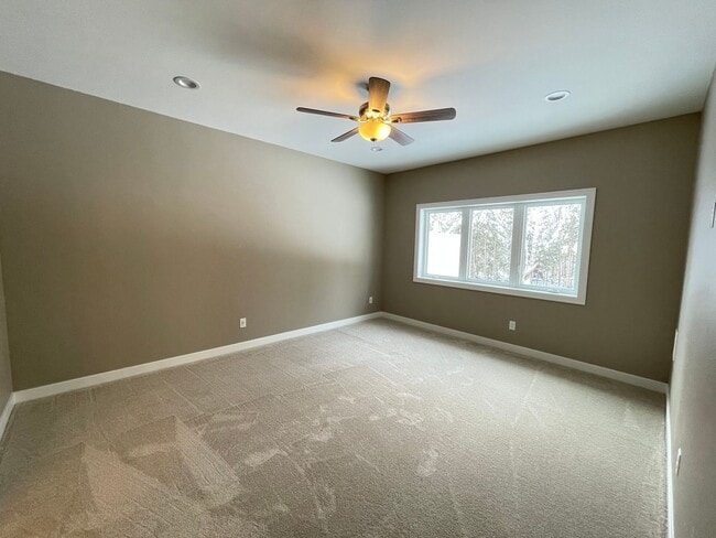 Building Photo - Available Now! 3 Bed 2 Bath Beautiful New Construction Townhome in Hermantown
