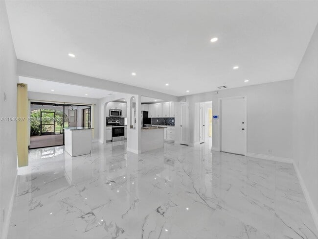 Building Photo - 10251 NW 39th Ct