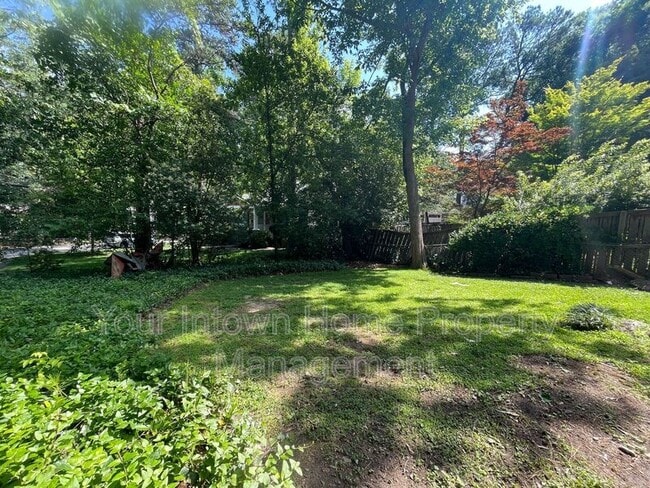Building Photo - 824 San Antonio Dr NE
