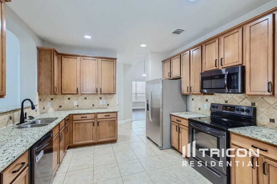 Building Photo - 213 Ridge Bluff