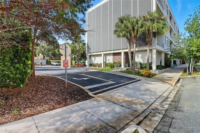 Building Photo - 302 SE Broadway St