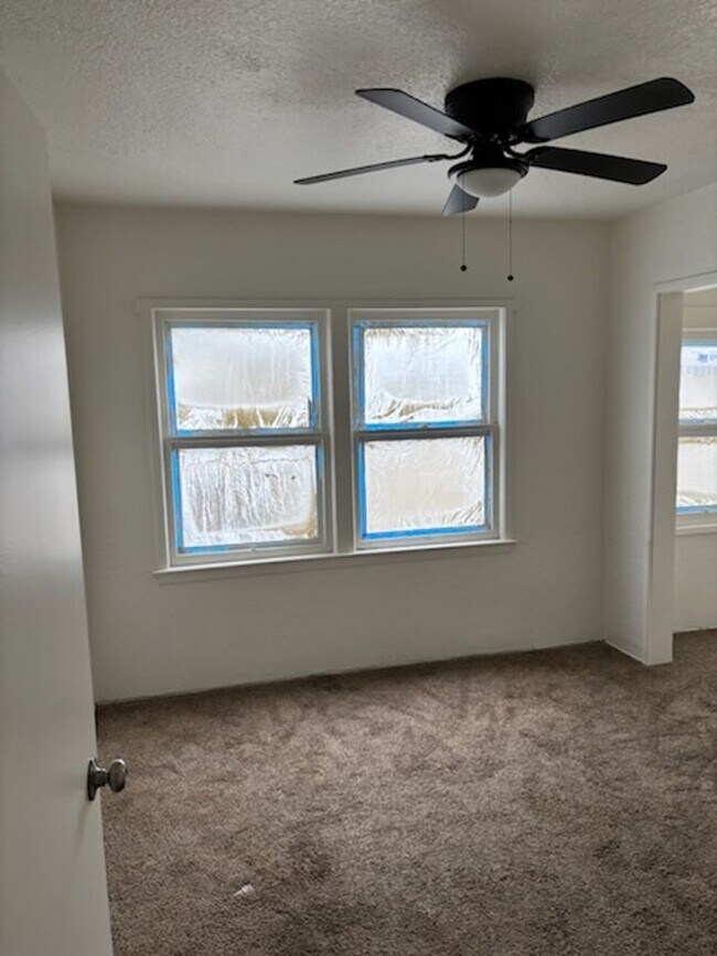 Building Photo - 2 bed 1 Bath in Oildale