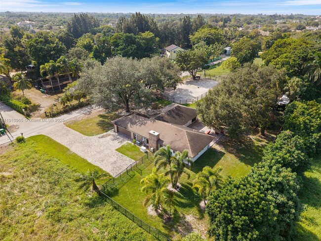 Primary Photo - 12511 SW 13th St