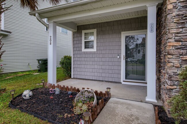 Building Photo - 208 Woodbrook Way