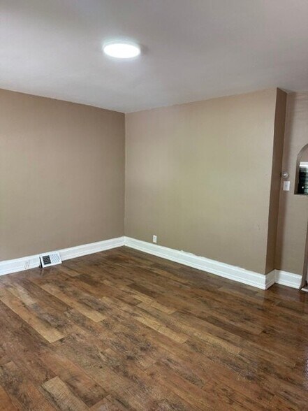 Building Photo - 937 Koehler Ave
