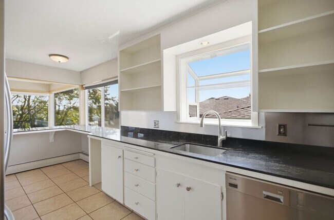 Building Photo - Spacious 4 Bed 2.5 Bath Home with Panoramic Views in Magnolia