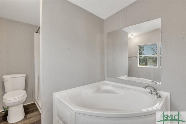 Building Photo - 3 Pine Rd