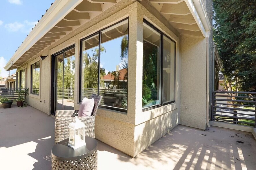 Building Photo - 3056 Lakemont Dr