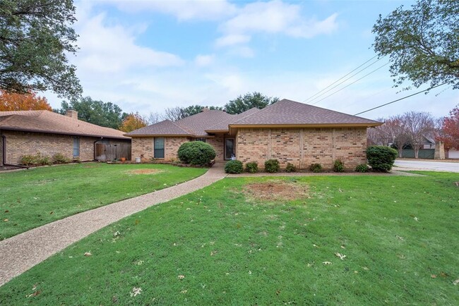 Primary Photo - 7825 Silveridge Dr