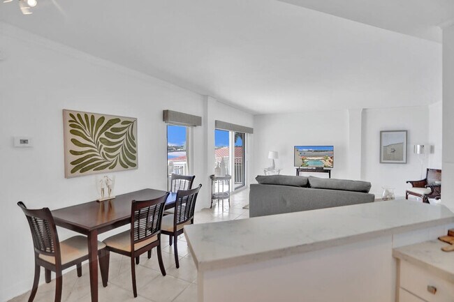 Building Photo - 2908 Bayshore Dr