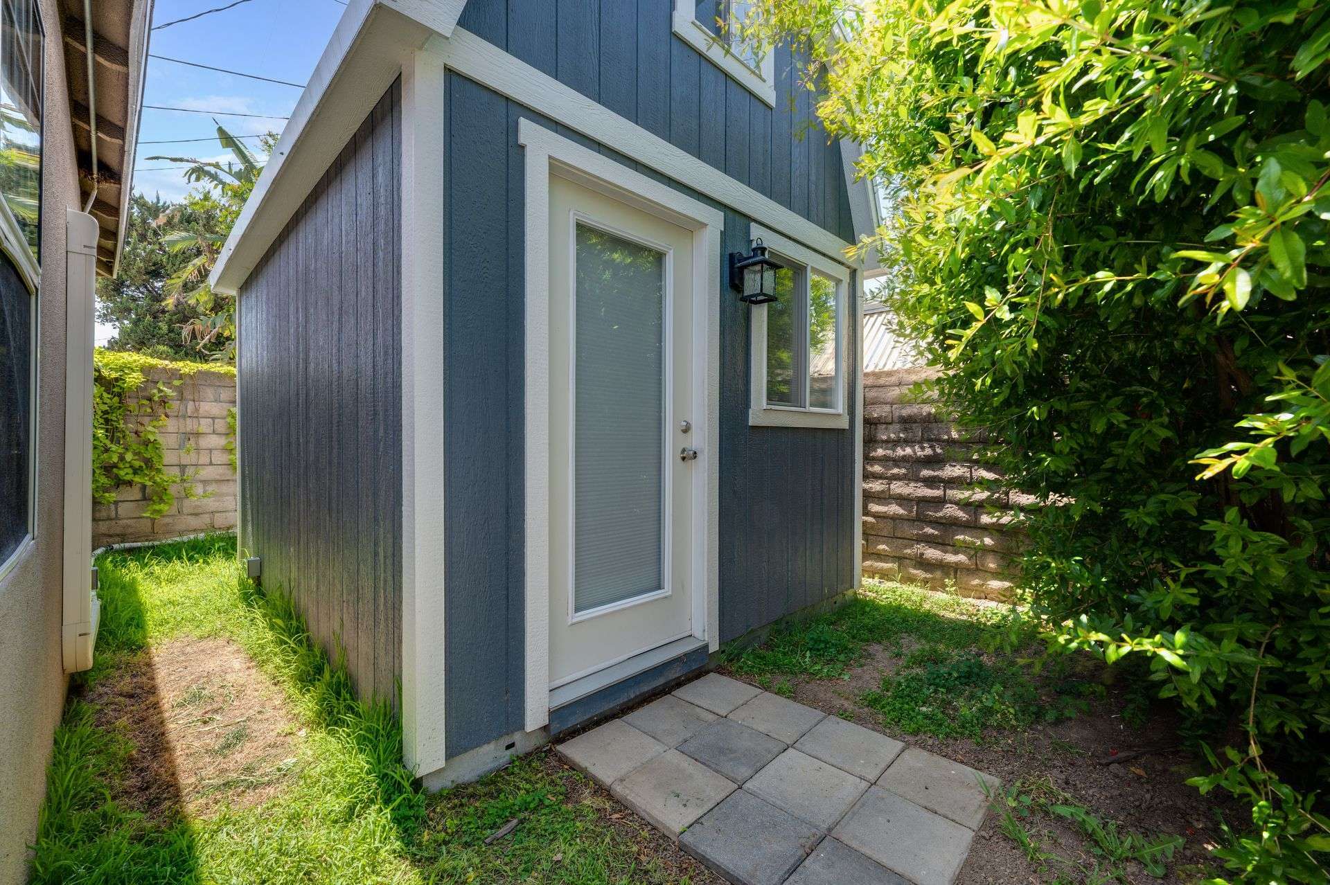 Building Photo - 6901 Bertrand Ave