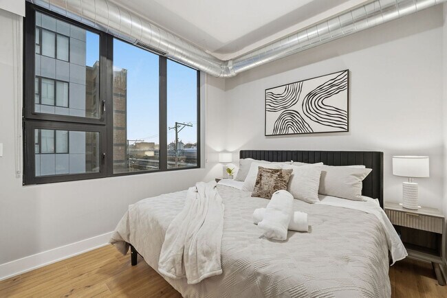 Building Photo - 6044 N Winthrop Ave