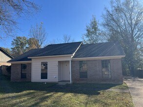 Building Photo - Home for Rent in Forest Hills