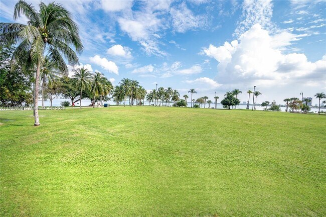 Building Photo - 1900 N Bayshore Dr
