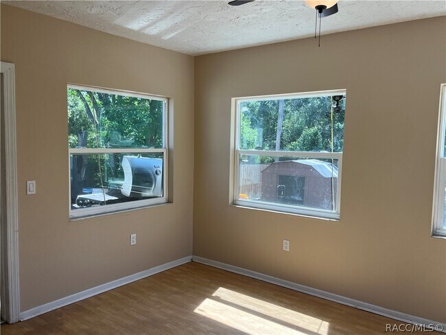 Building Photo - 35 S Lucille St