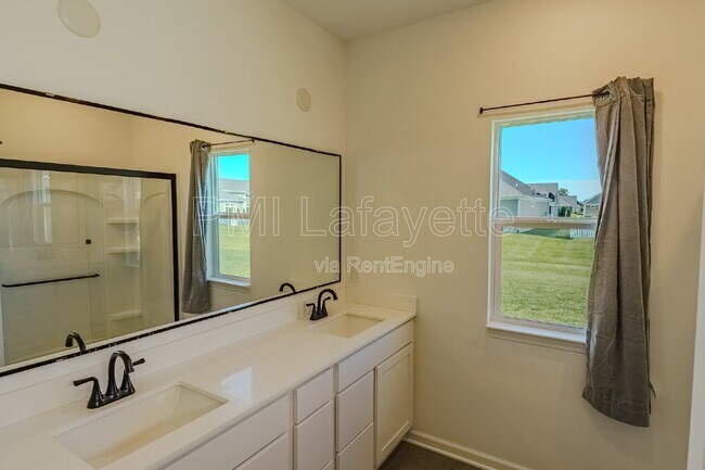 Building Photo - 641 W Bulrush Ct