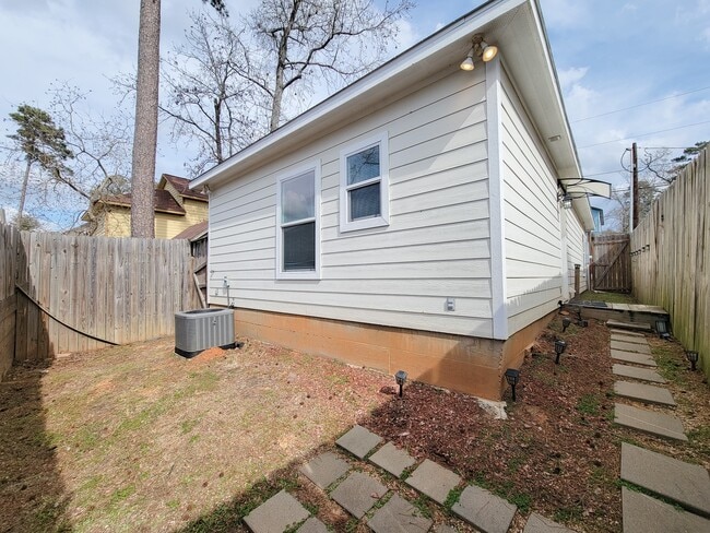 Building Photo - 16361 Eastchase St