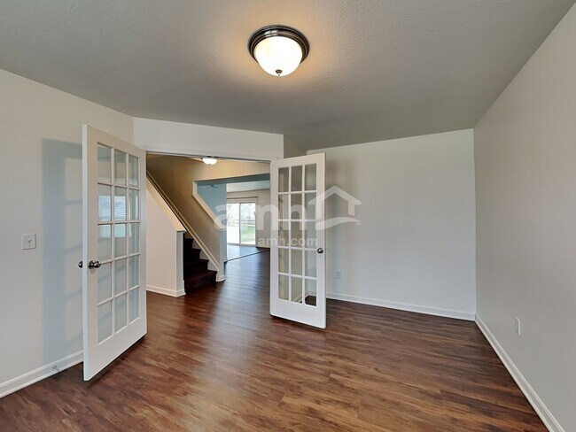 Building Photo - 6718 Waverly Park