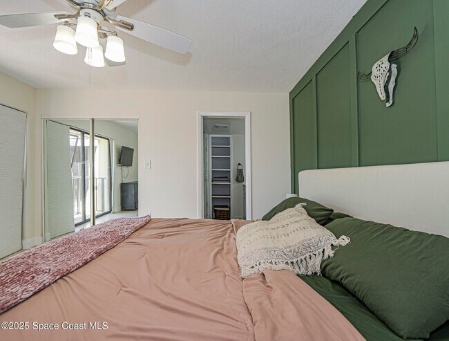 Building Photo - 1170 6th Ave