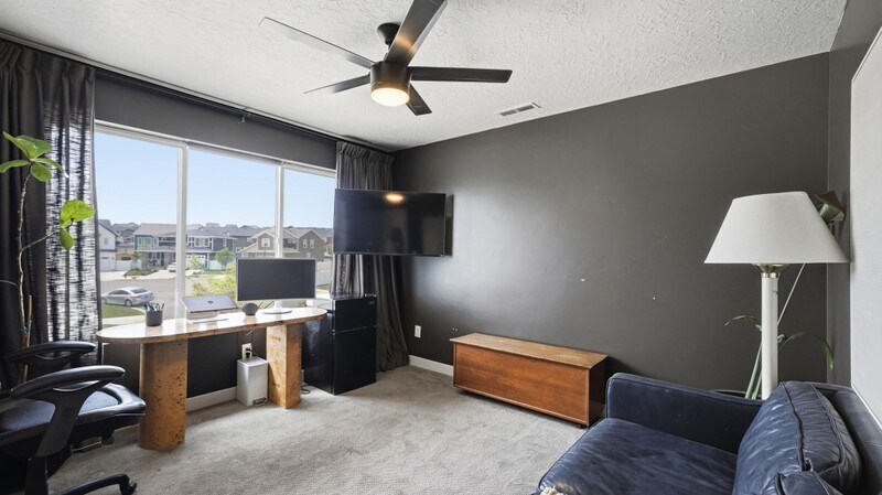 Building Photo - 328 W Snowberry Dr