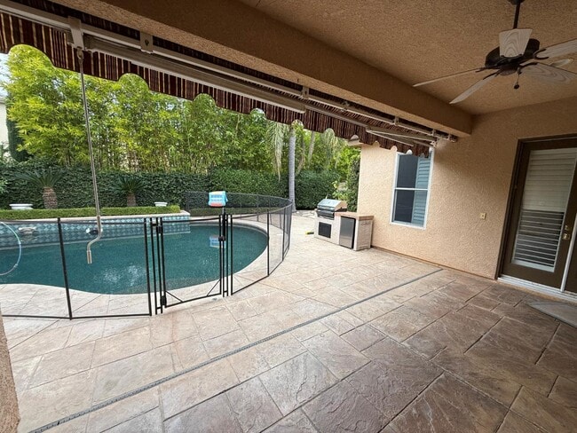 Building Photo - 10637 N Lochmoor Ln