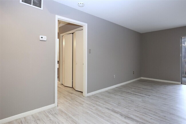 Building Photo - 2626 Holly Hall St