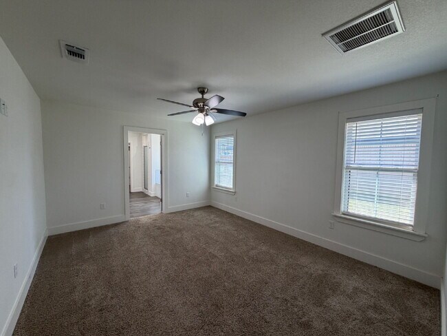 Building Photo - 405 Ranger St