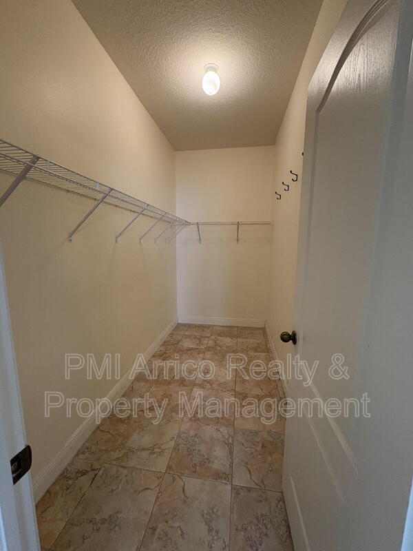 Building Photo - 8611 Olive Moss Ct