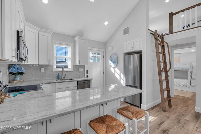 Building Photo - 101 W Cove Way