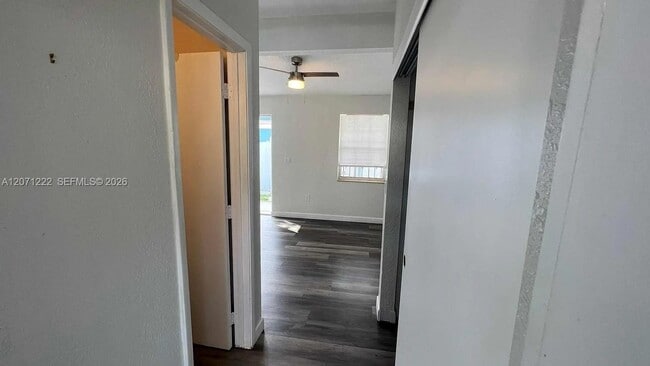 Building Photo - 2645 SW 33rd Ave