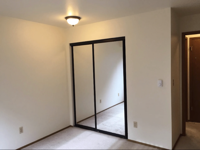 Building Photo - 2251 NE Blakeley St