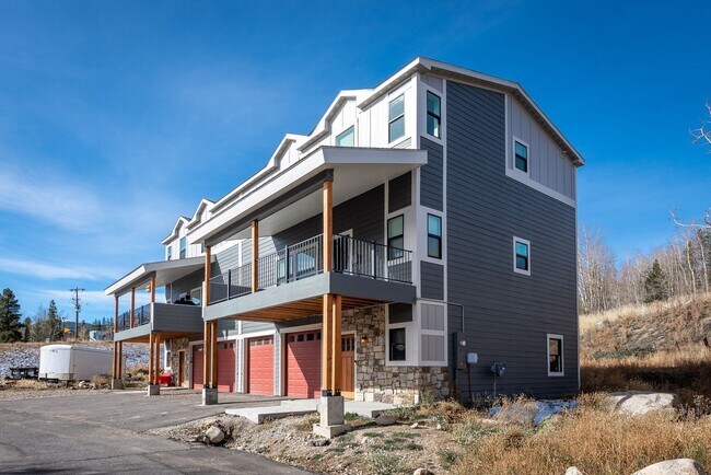 Building Photo - 313 Vasquez Rd