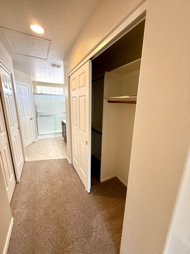 Building Photo - Charming 2 Bed, 2 Bath Home with Open Floo...