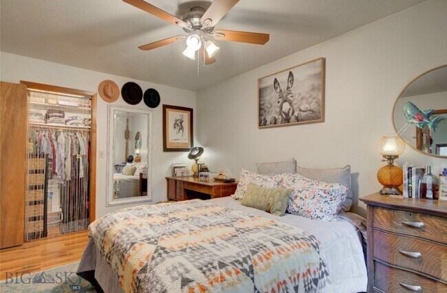 Large primary bedroom with large walk-in closet - 518 N Black Ave